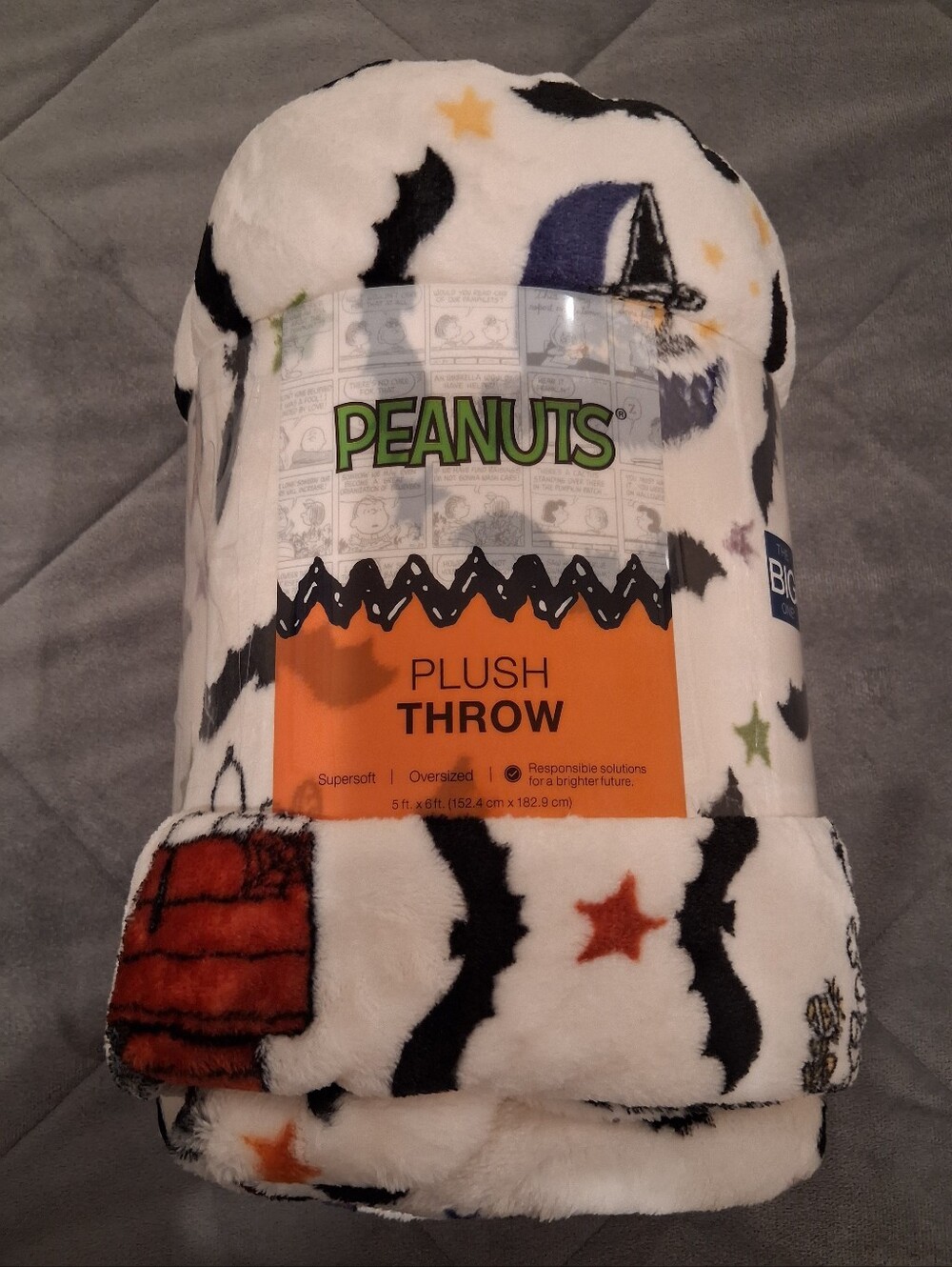 Peanuts Plush Throw Blanket - White with Multicolor Halloween Print